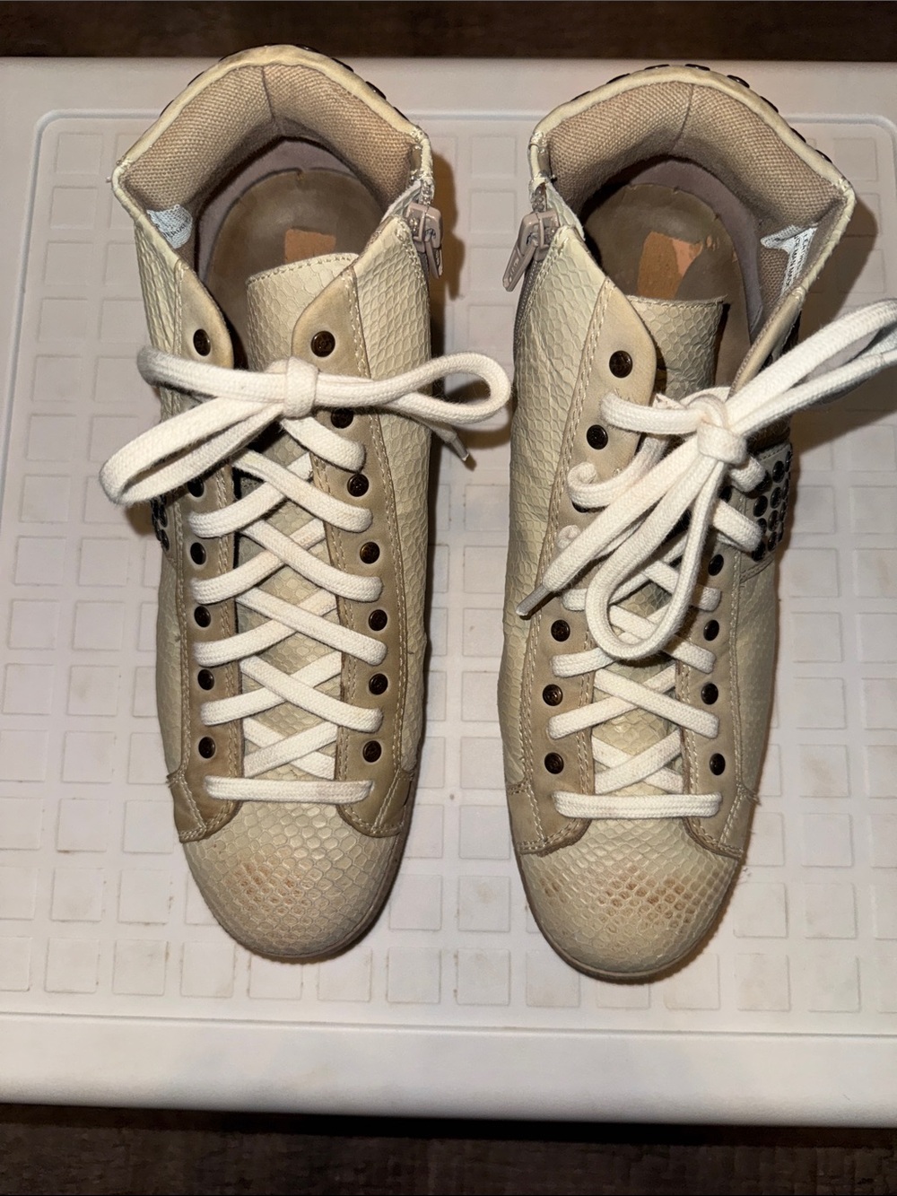 OTBT Reptile‑Texture High Top Sneakers Zip & Lace Neutral Beige 10M